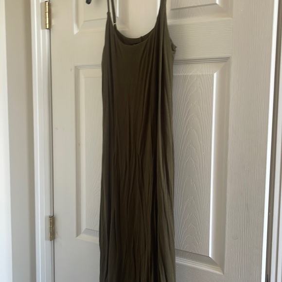 Olive green tight maxi dress medium - Picture 2 of 2